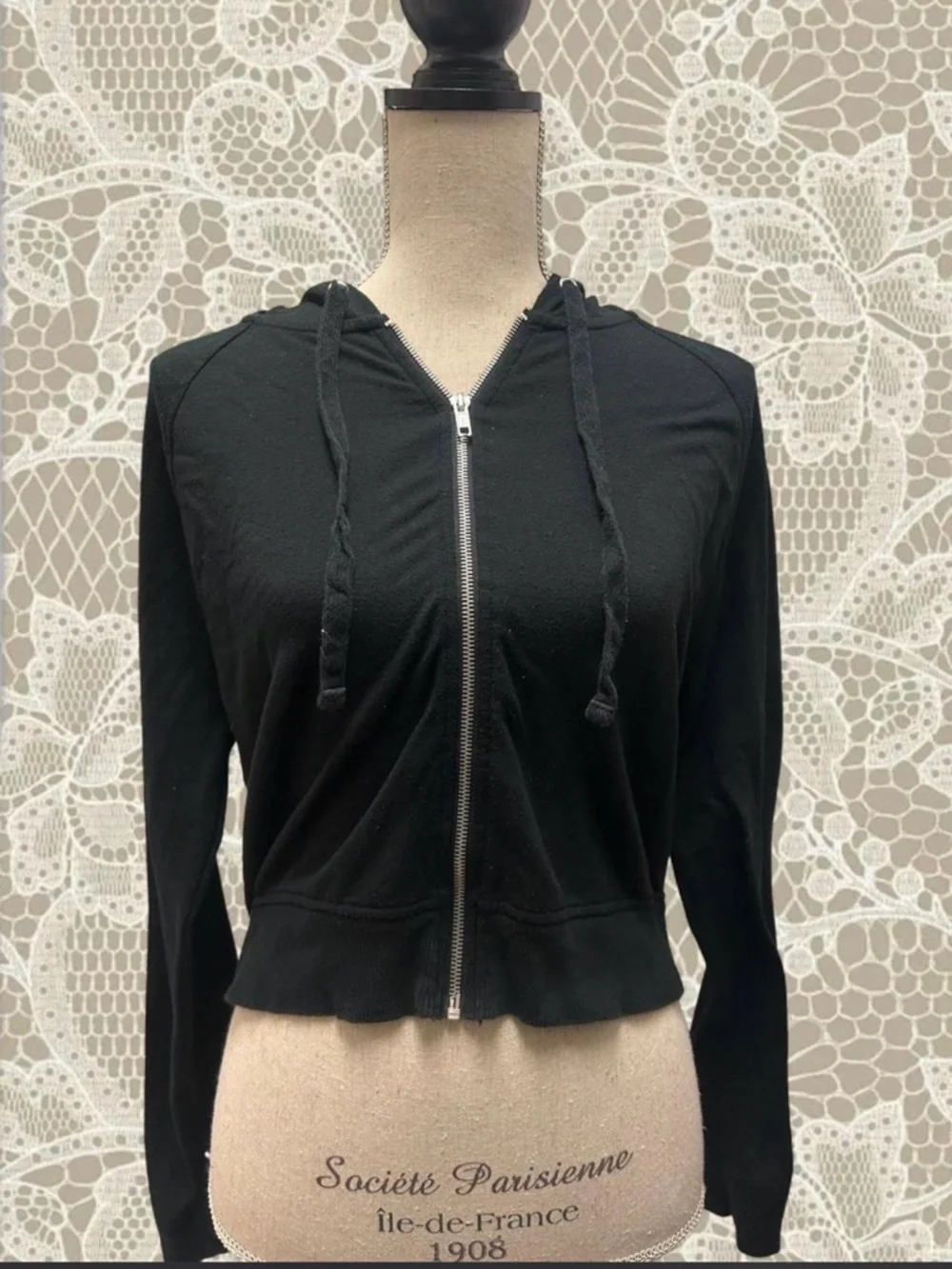 Adorable black cropped zip up hoodie ! - Picture 2 of 8